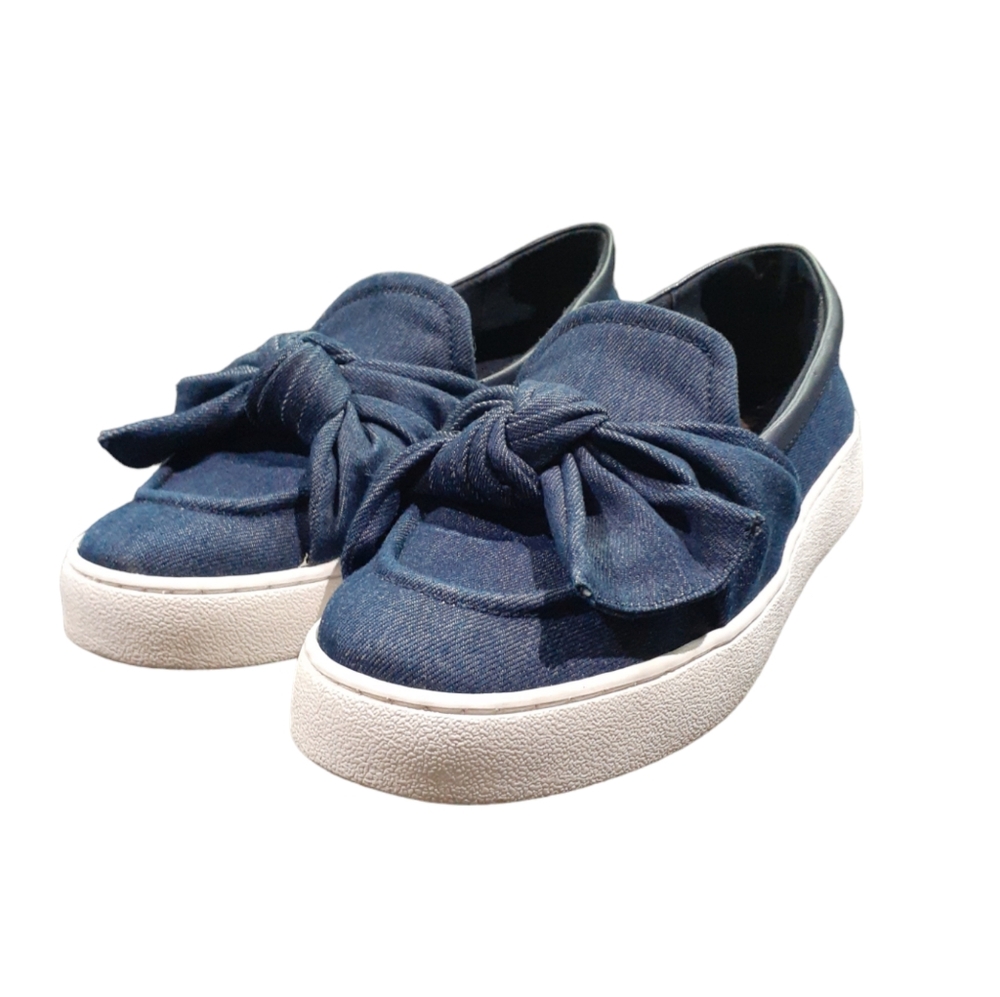 Nine West Women's Size 6.5 Blue Denim Sneakers with Bow